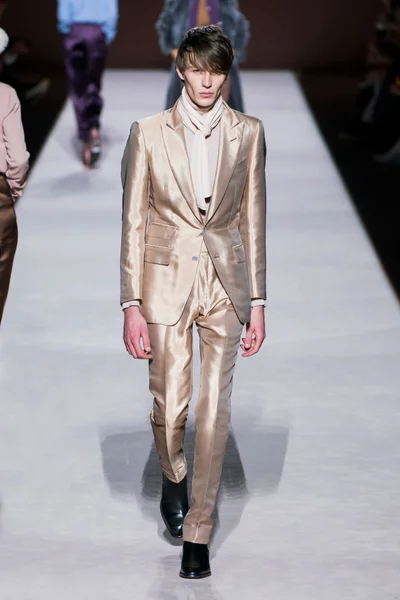 Look 4